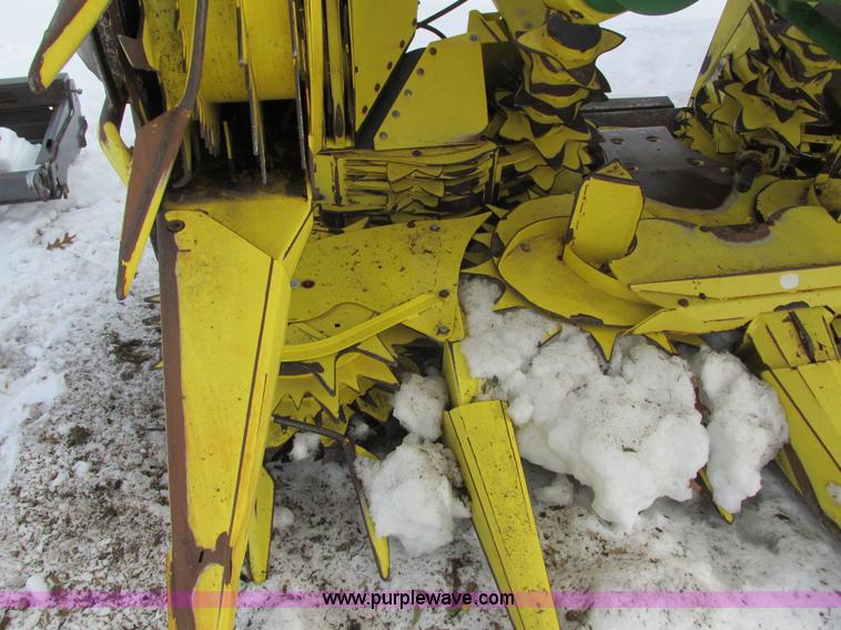 image for item G8859 2009 John Deere 710 Row Trac rotary forage harvester head