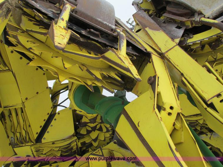 image for item G8859 2009 John Deere 710 Row Trac rotary forage harvester head