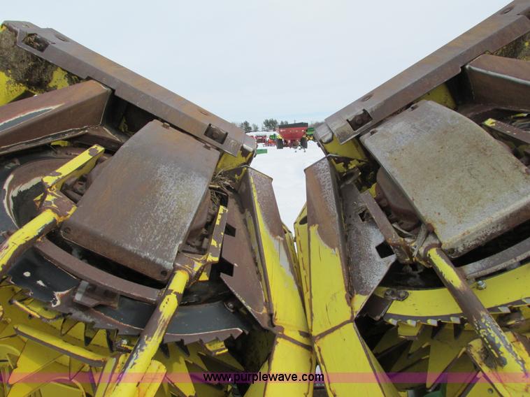 image for item G8859 2009 John Deere 710 Row Trac rotary forage harvester head