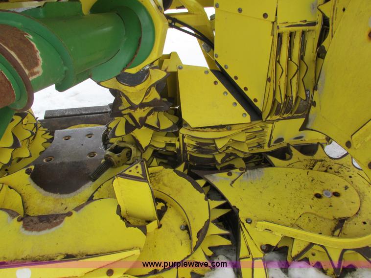 image for item G8859 2009 John Deere 710 Row Trac rotary forage harvester head