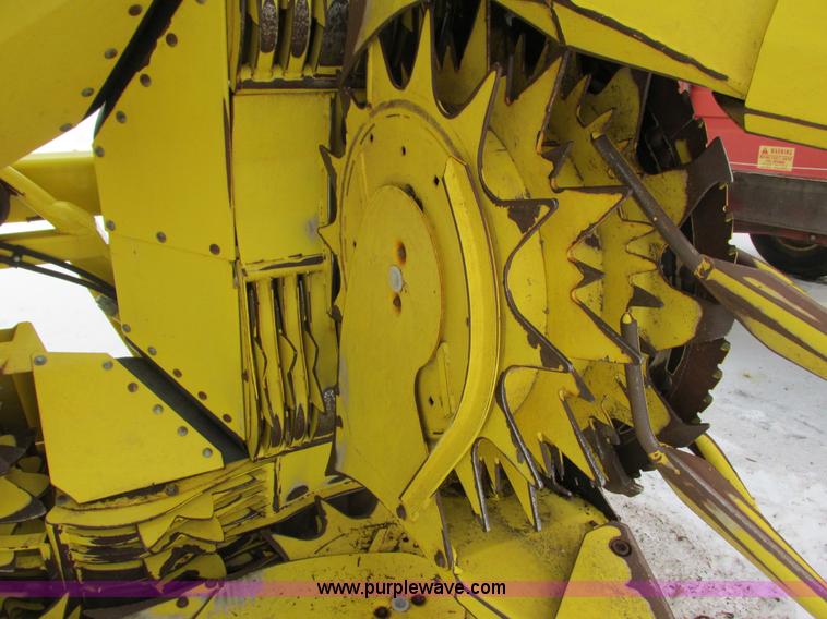 image for item G8859 2009 John Deere 710 Row Trac rotary forage harvester head