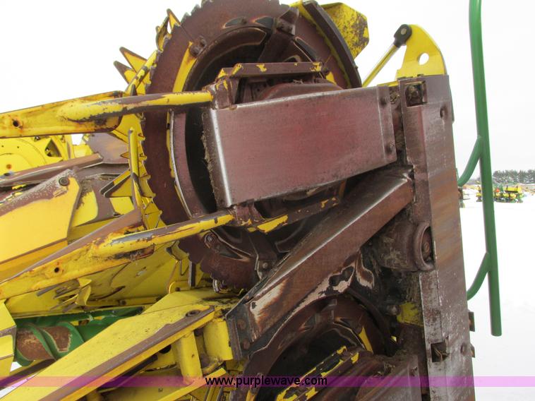 image for item G8859 2009 John Deere 710 Row Trac rotary forage harvester head