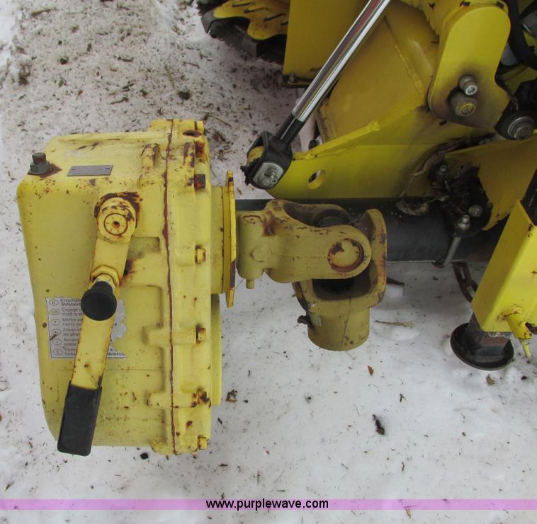 image for item G8859 2009 John Deere 710 Row Trac rotary forage harvester head