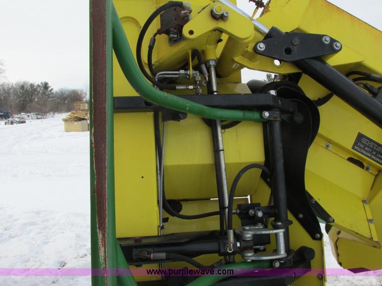 image for item G8859 2009 John Deere 710 Row Trac rotary forage harvester head