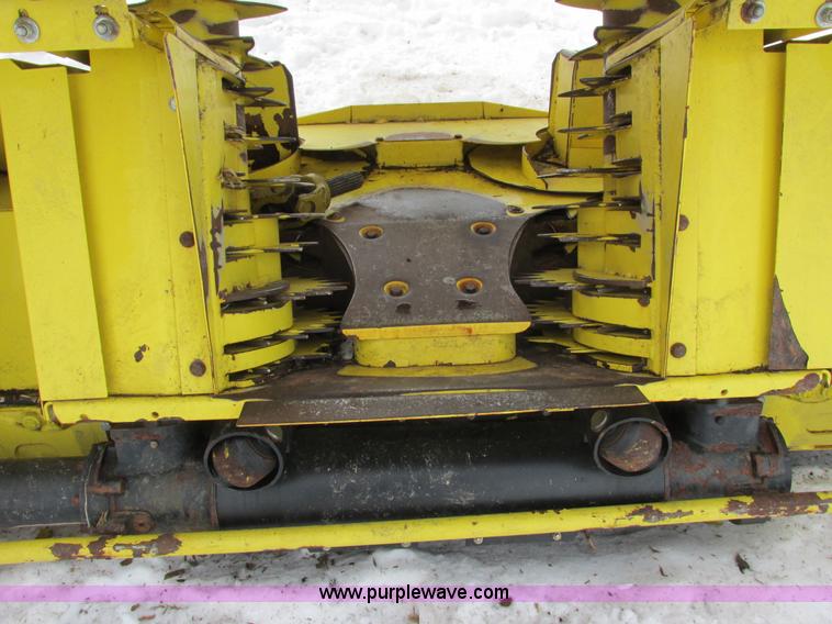 image for item G8859 2009 John Deere 710 Row Trac rotary forage harvester head