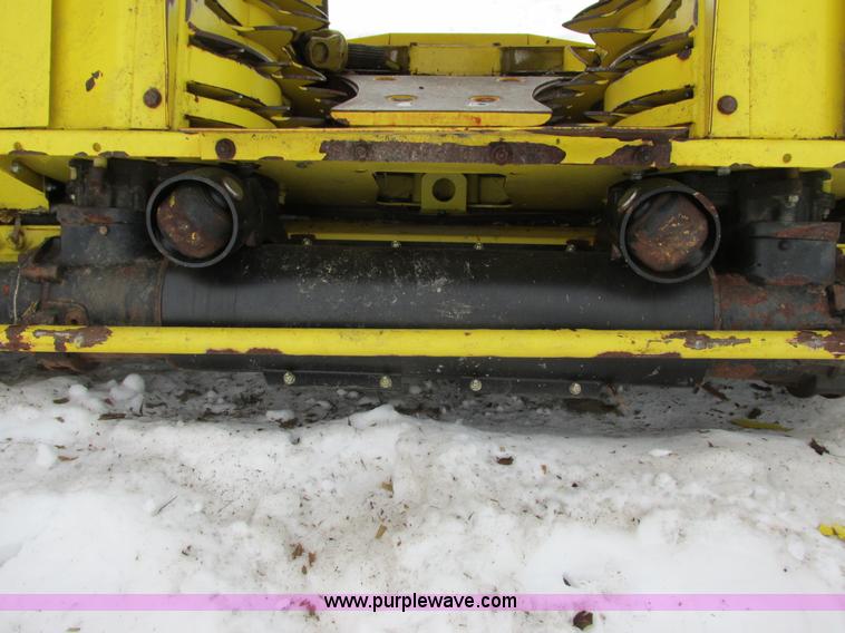 image for item G8859 2009 John Deere 710 Row Trac rotary forage harvester head