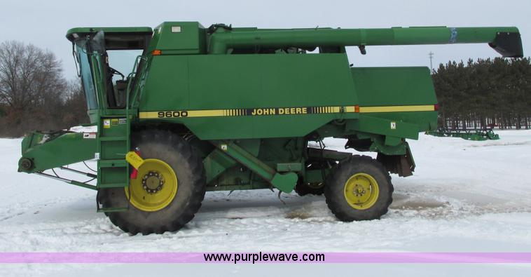 image for item G8863 1993 John Deere 9600 combine