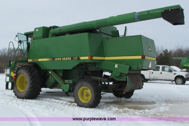 image for item G8863 1993 John Deere 9600 combine