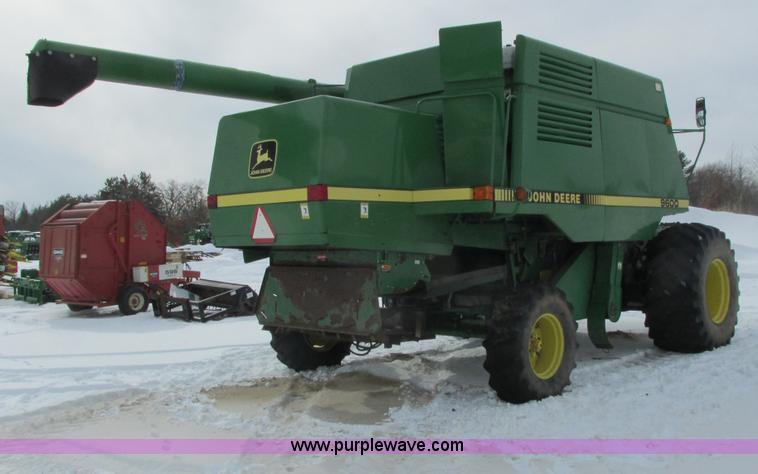 image for item G8863 1993 John Deere 9600 combine