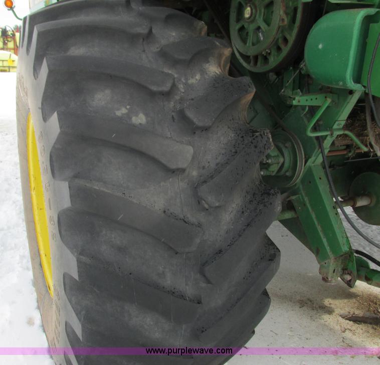 image for item G8863 1993 John Deere 9600 combine