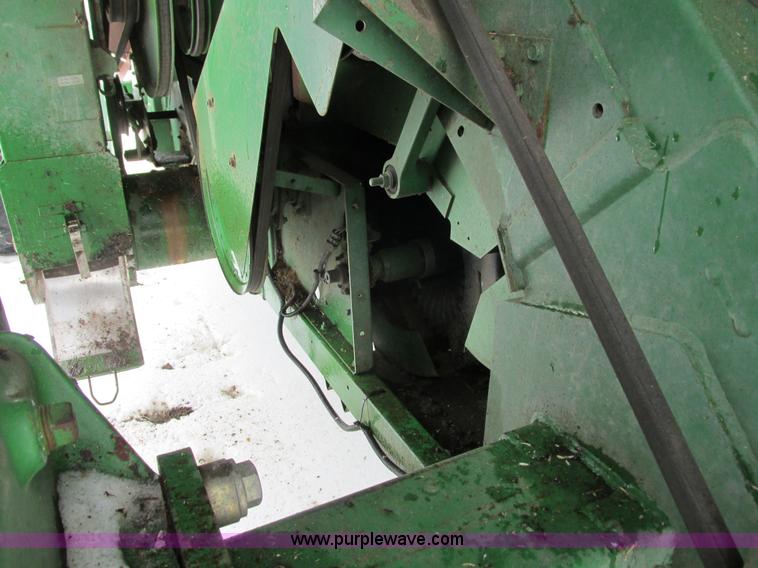 image for item G8863 1993 John Deere 9600 combine