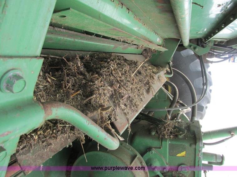 image for item G8863 1993 John Deere 9600 combine