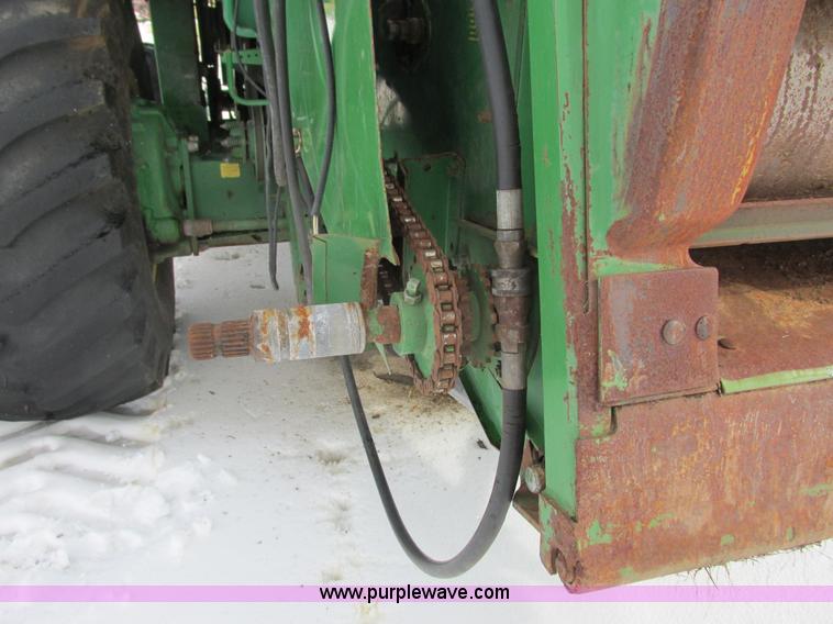 image for item G8863 1993 John Deere 9600 combine