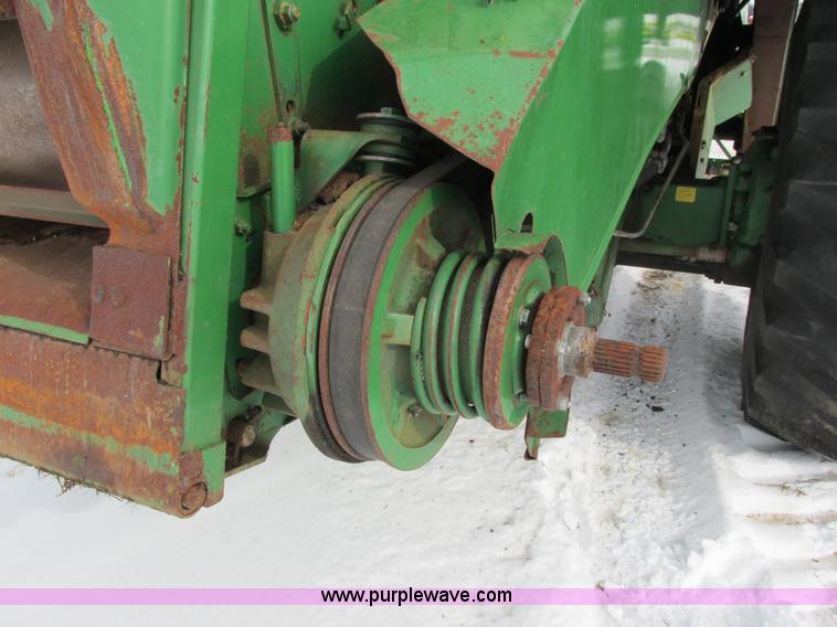 image for item G8863 1993 John Deere 9600 combine