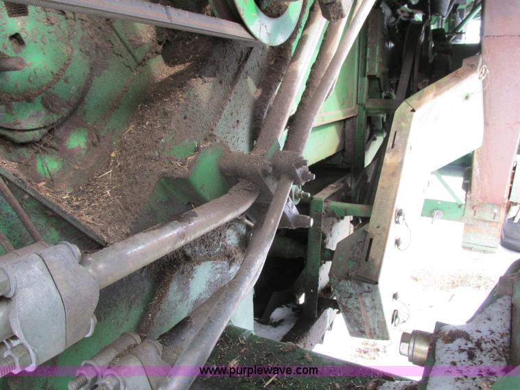 image for item G8863 1993 John Deere 9600 combine
