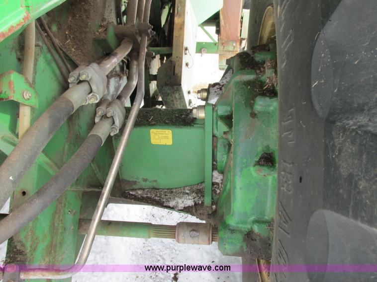 image for item G8863 1993 John Deere 9600 combine