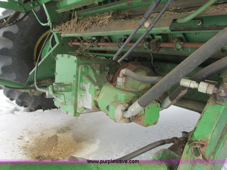 image for item G8863 1993 John Deere 9600 combine