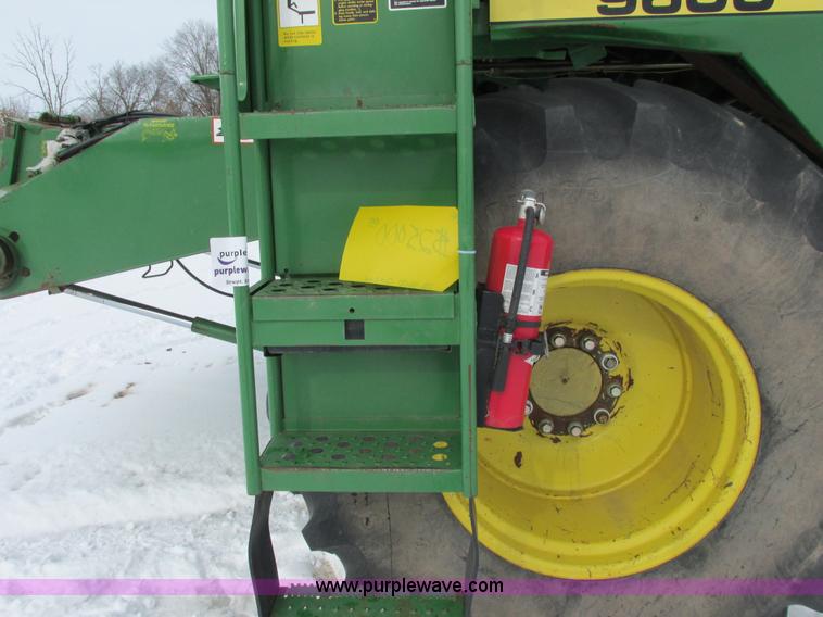 image for item G8863 1993 John Deere 9600 combine