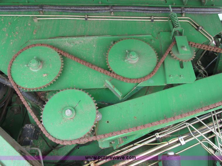 image for item G8863 1993 John Deere 9600 combine