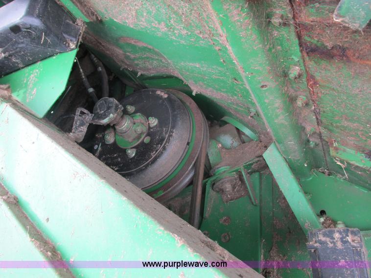 image for item G8863 1993 John Deere 9600 combine