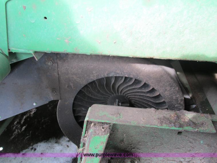 image for item G8863 1993 John Deere 9600 combine