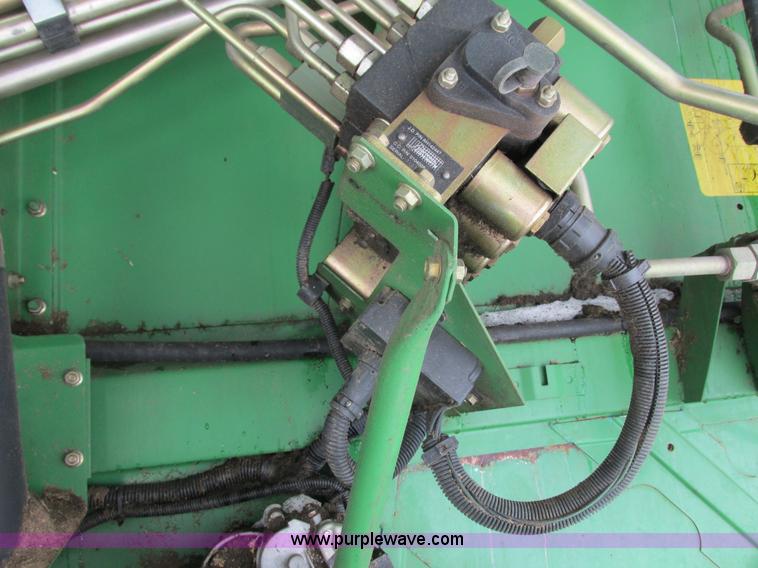 image for item G8863 1993 John Deere 9600 combine