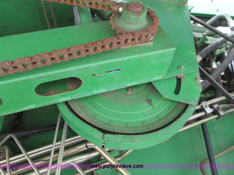 image for item G8863 1993 John Deere 9600 combine