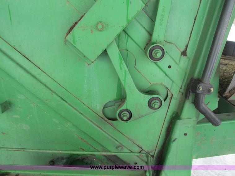image for item G8863 1993 John Deere 9600 combine