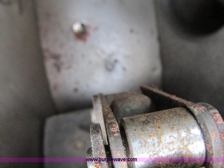 image for item G8863 1993 John Deere 9600 combine