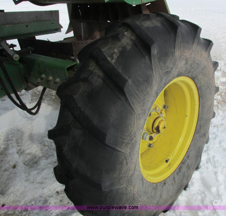 image for item G8863 1993 John Deere 9600 combine