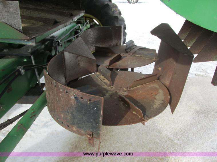 image for item G8863 1993 John Deere 9600 combine