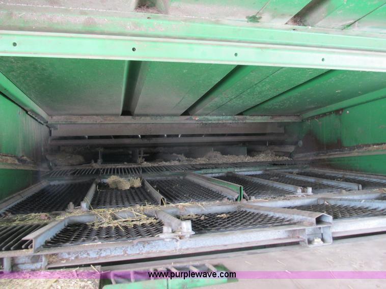 image for item G8863 1993 John Deere 9600 combine