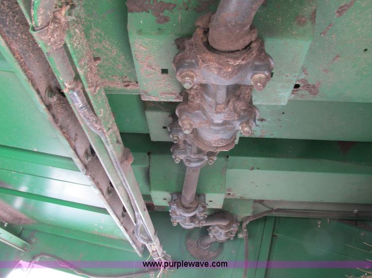 image for item G8863 1993 John Deere 9600 combine