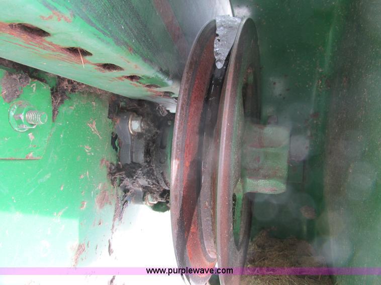 image for item G8863 1993 John Deere 9600 combine