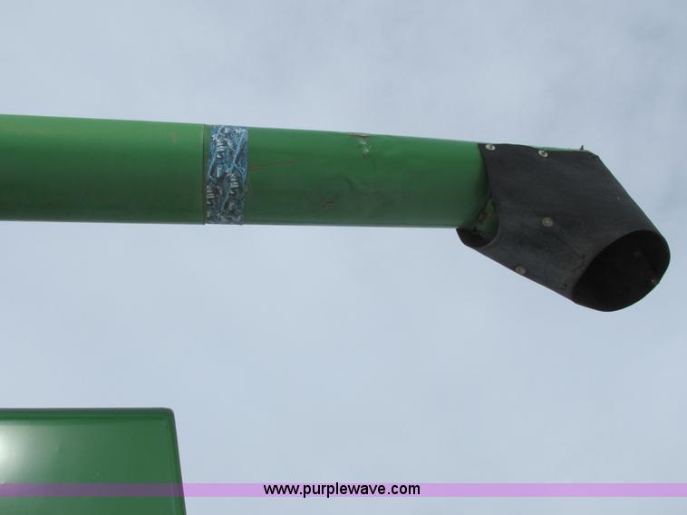 image for item G8863 1993 John Deere 9600 combine