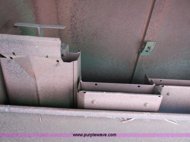 image for item G8863 1993 John Deere 9600 combine