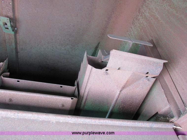 image for item G8863 1993 John Deere 9600 combine