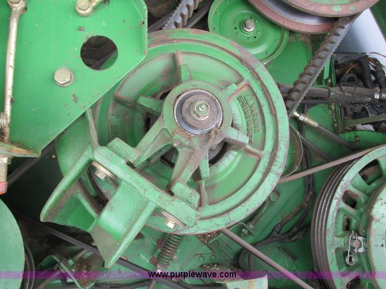 image for item G8863 1993 John Deere 9600 combine