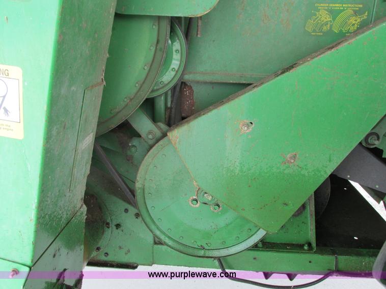 image for item G8863 1993 John Deere 9600 combine