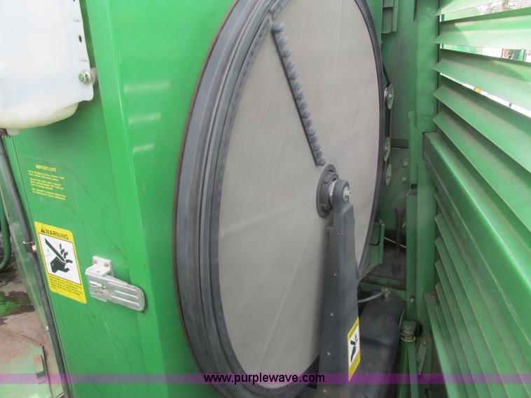 image for item G8863 1993 John Deere 9600 combine