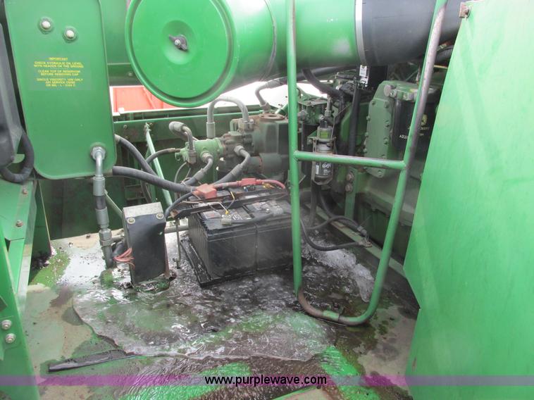 image for item G8863 1993 John Deere 9600 combine