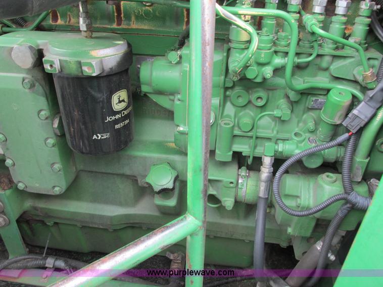 image for item G8863 1993 John Deere 9600 combine