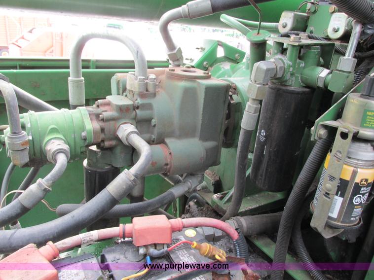 image for item G8863 1993 John Deere 9600 combine