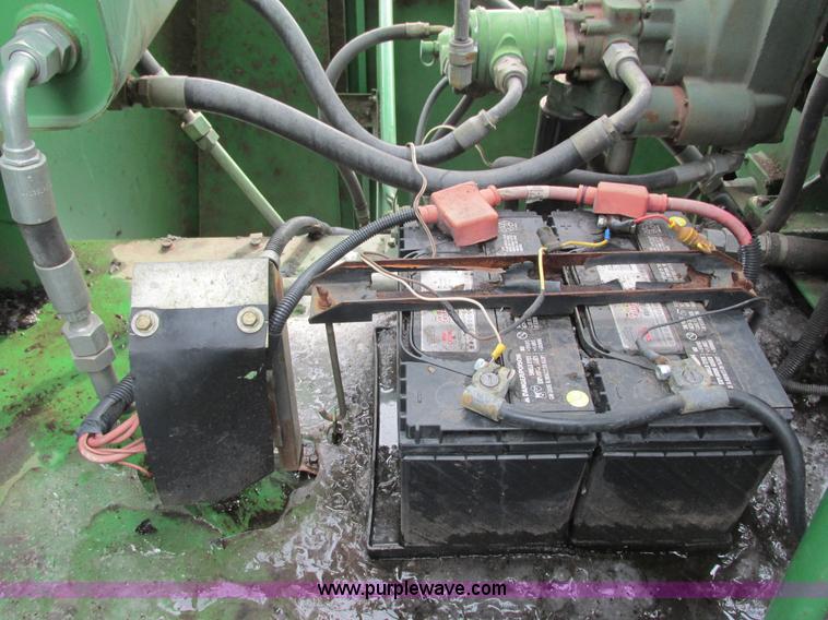 image for item G8863 1993 John Deere 9600 combine