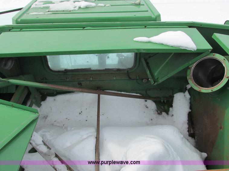 image for item G8863 1993 John Deere 9600 combine