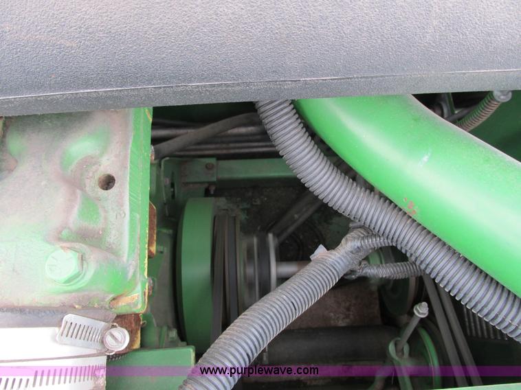 image for item G8863 1993 John Deere 9600 combine