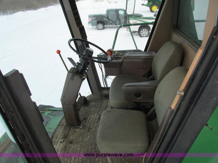 image for item G8863 1993 John Deere 9600 combine