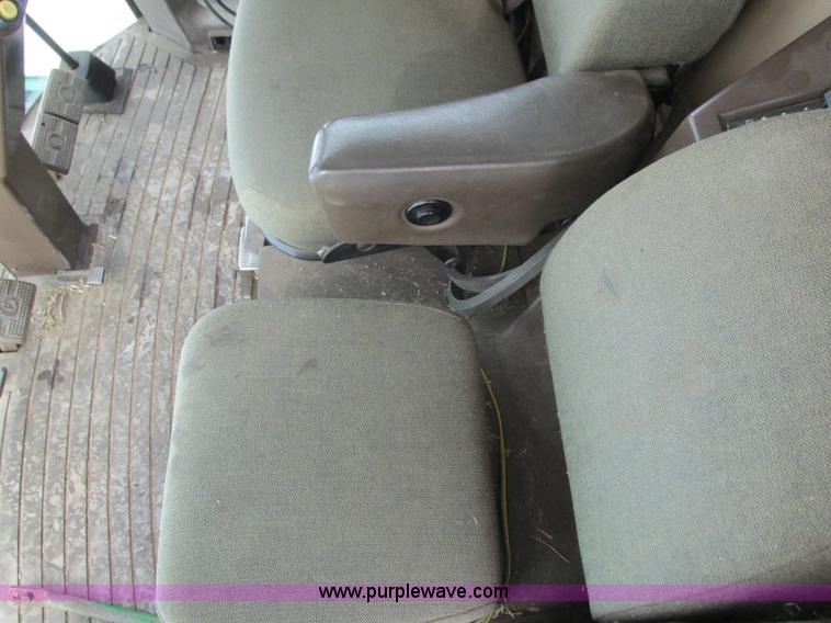 image for item G8863 1993 John Deere 9600 combine