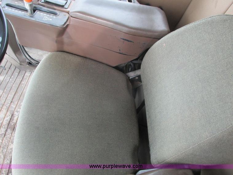 image for item G8863 1993 John Deere 9600 combine