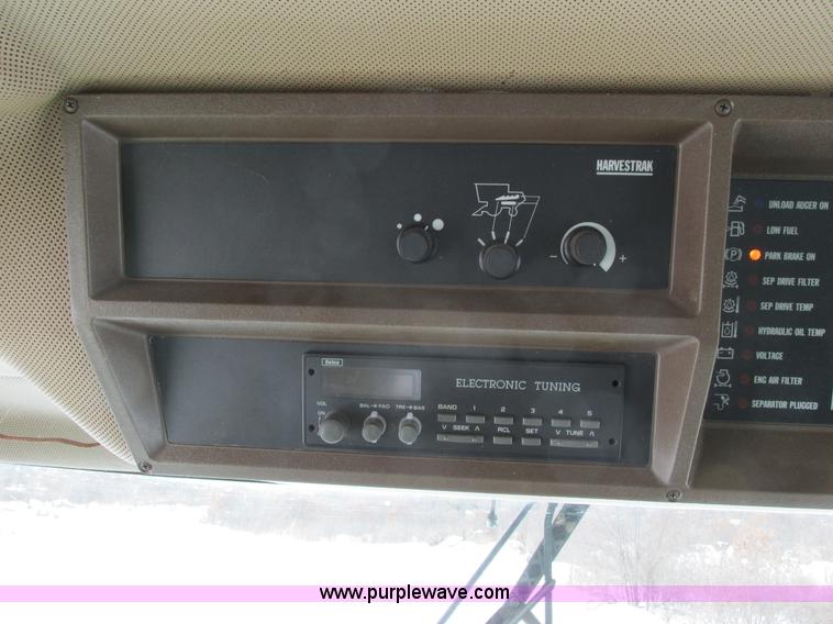 image for item G8863 1993 John Deere 9600 combine